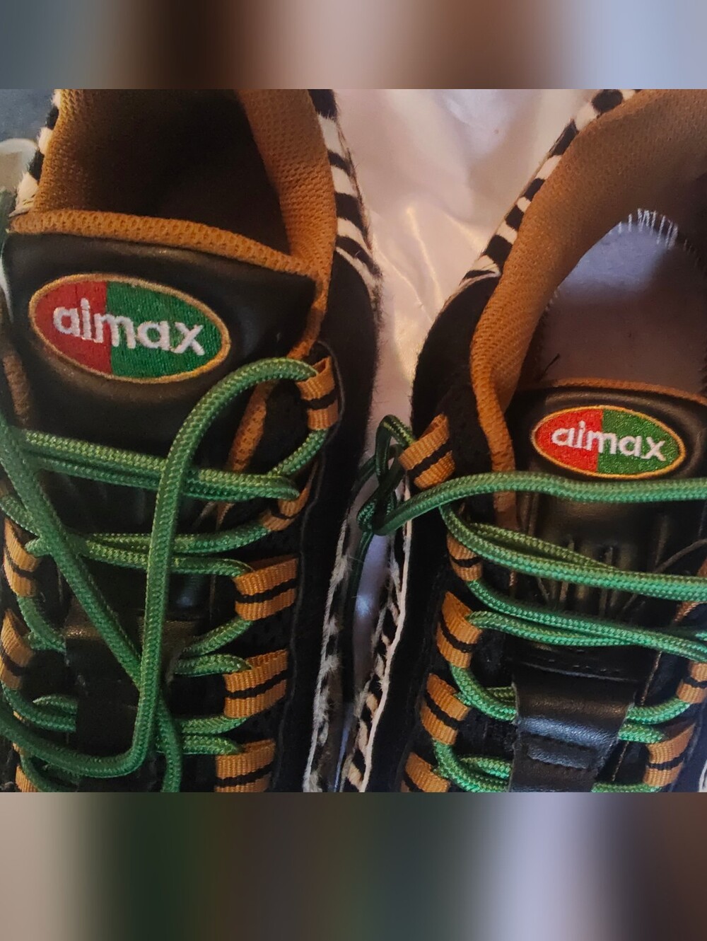 Nike Air Max  Men's Mixed Black, Tan & White Sneakers with Green Laces. - Picture 11 of 12